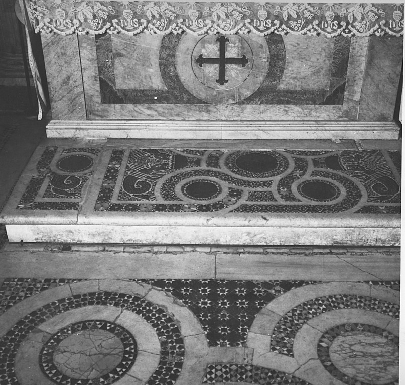 pavimento cosmatesco, frammento - ambito cosmatesco (sec. XIII)