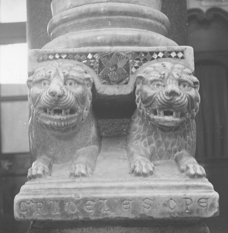 base per il cero pasquale - bottega cosmatesca (sec. XIII)