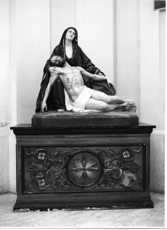 Pietà (gruppo scultoreo) - ambito romano (sec. XX)