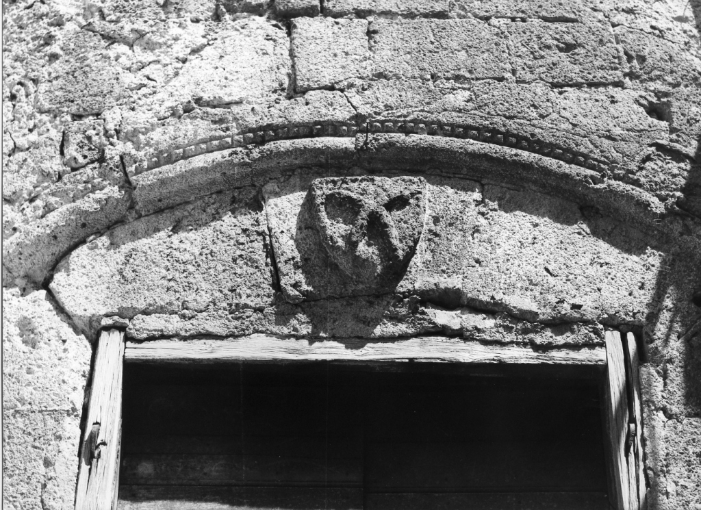 architrave di porta - ambito romano (seconda metà sec. XIV)