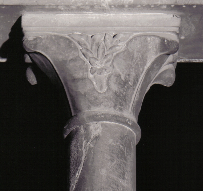 capitello - a gruccia - ambito tosco-romano (prima metà sec. XV)