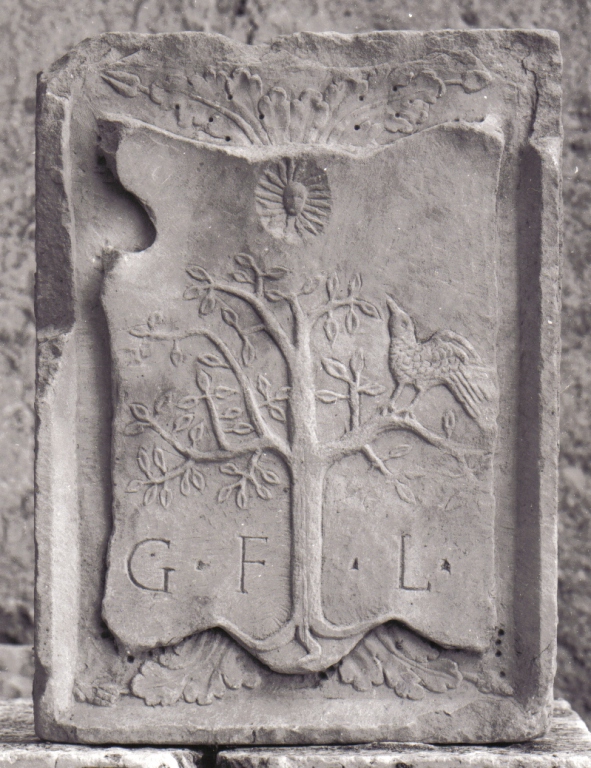 stemma con decorazioni vegetali (rilievo) - ambito laziale (inizio sec. XVI)