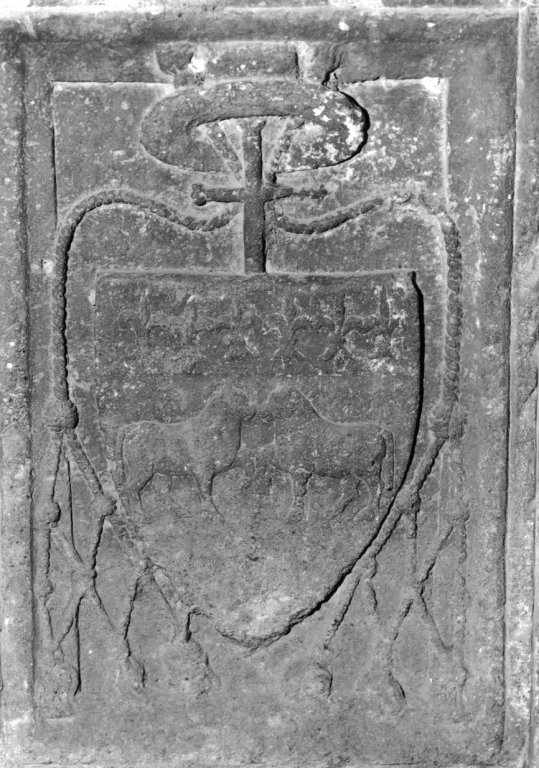 stemma cardinalizio Vitelleschi (rilievo, elemento d'insieme) - ambito viterbese (sec. XV)