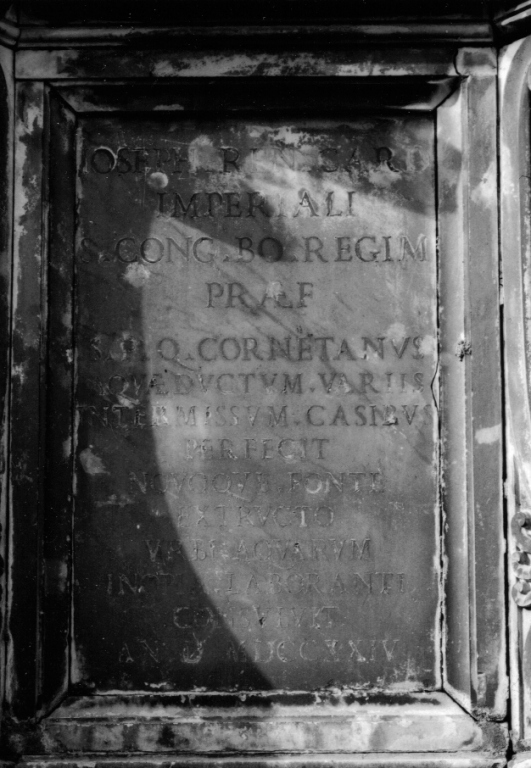 lapide celebrativa, elemento d'insieme di Barigioni Filippo, Pincellotti Francesco (sec. XVIII)