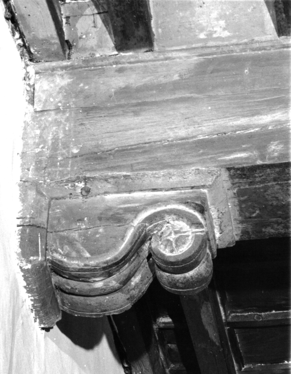 mensola - a voluta, elemento d'insieme - ambito viterbese (sec. XV)