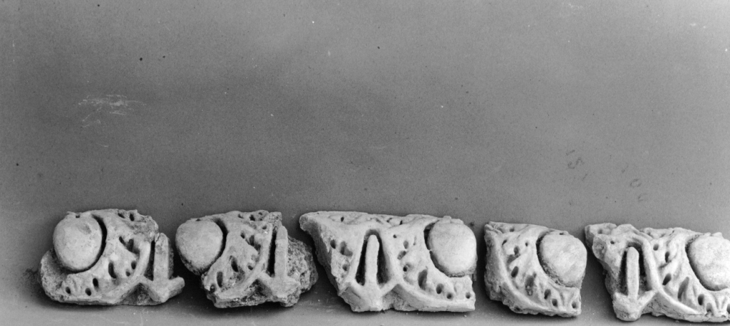 motivi decorativi vegetali (cornice architettonica, frammento) - ambito viterbese (sec. XVII)