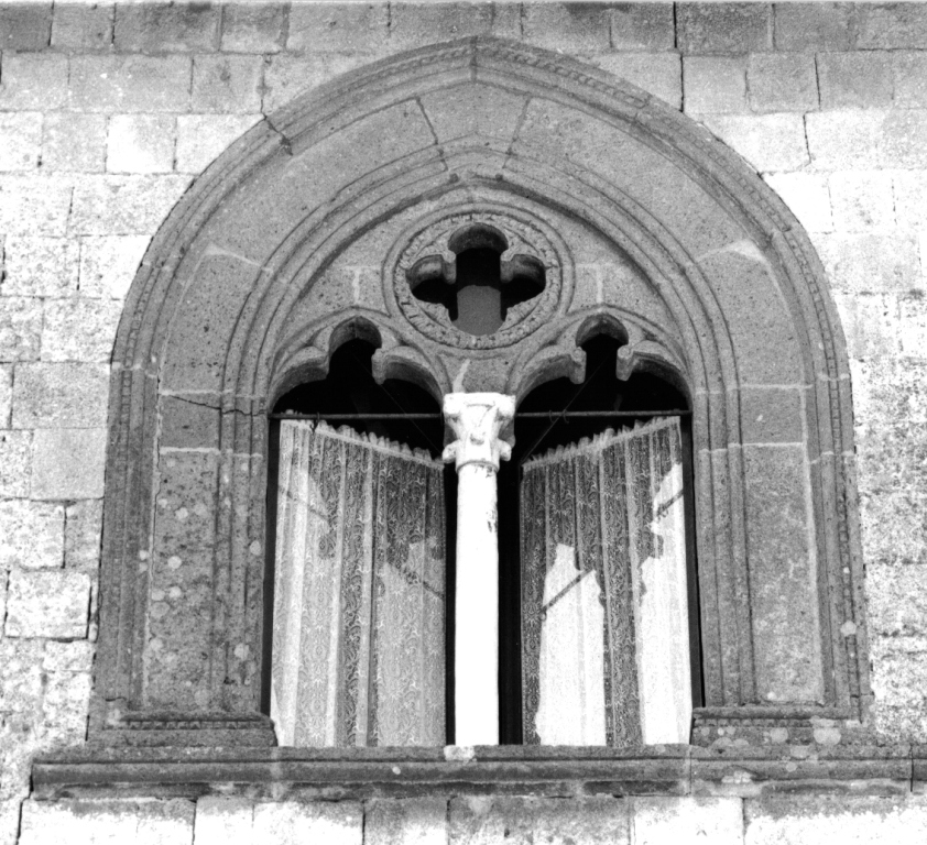 bifora - ambito laziale (sec. XV)