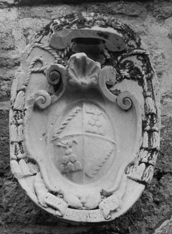 stemma vescovile di Gerolamo Bentivoglio (rilievo) - ambito Italia centrale (sec. XVI)