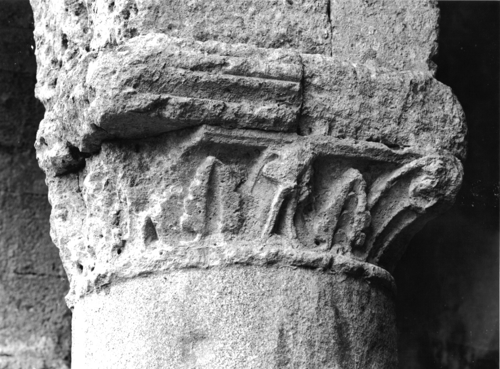 capitello di colonna, complesso decorativo - ambito laziale (secc. XII/ XIII)