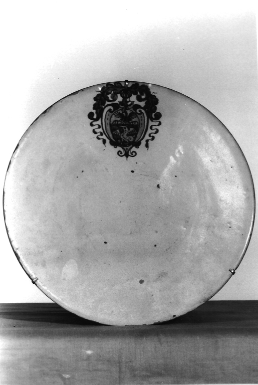 piatto piano - manifattura toscana (sec. XVI)