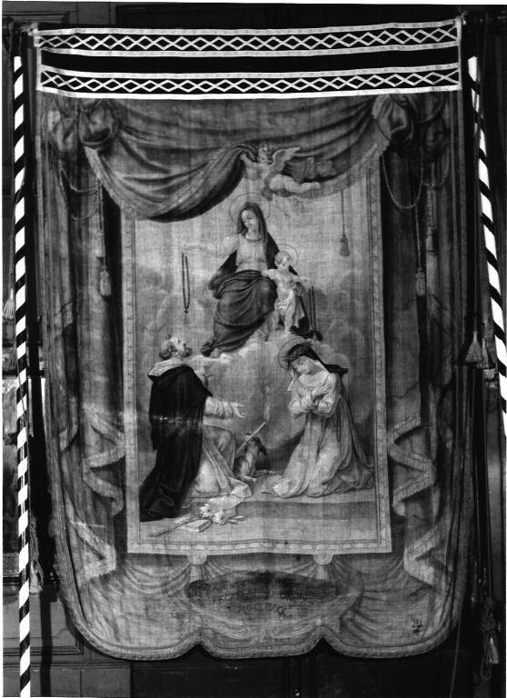 Madonna del Rosario con San Domenico e Santa Caterina da Siena (decorazione a ricamo) - manifattura laziale (sec. XIX)