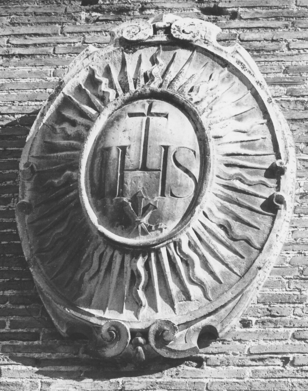 stemma della Compagnia di Gesù (rilievo) - ambito romano (sec. XVII)