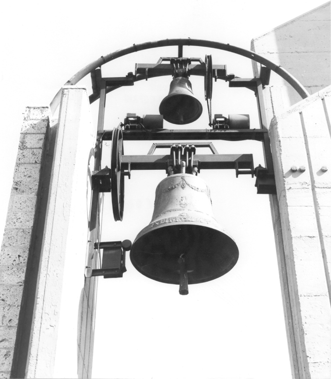 campana, coppia - ambito laziale (sec. XX)