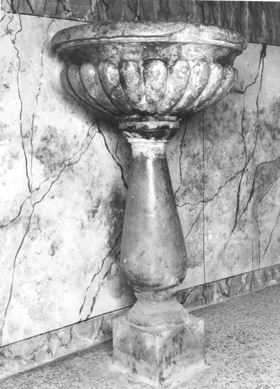 acquasantiera - ambito laziale (sec. XVI)