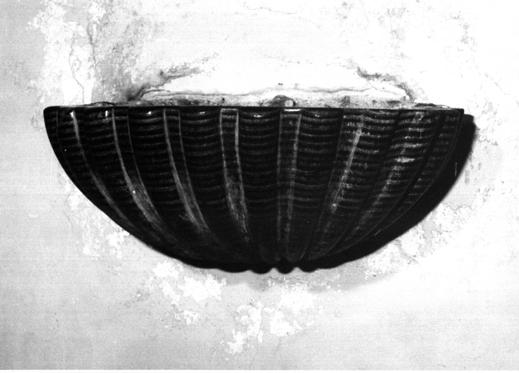 acquasantiera - a conchiglia, coppia - ambito laziale (sec. XVIII)