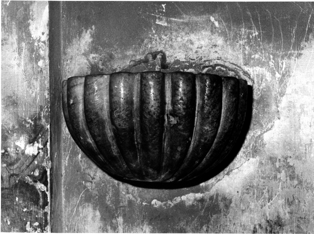 acquasantiera - a conchiglia - ambito laziale (sec. XVIII)