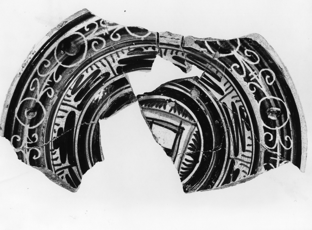 ciotola, frammento - manifattura faentina (seconda metà sec. XV)