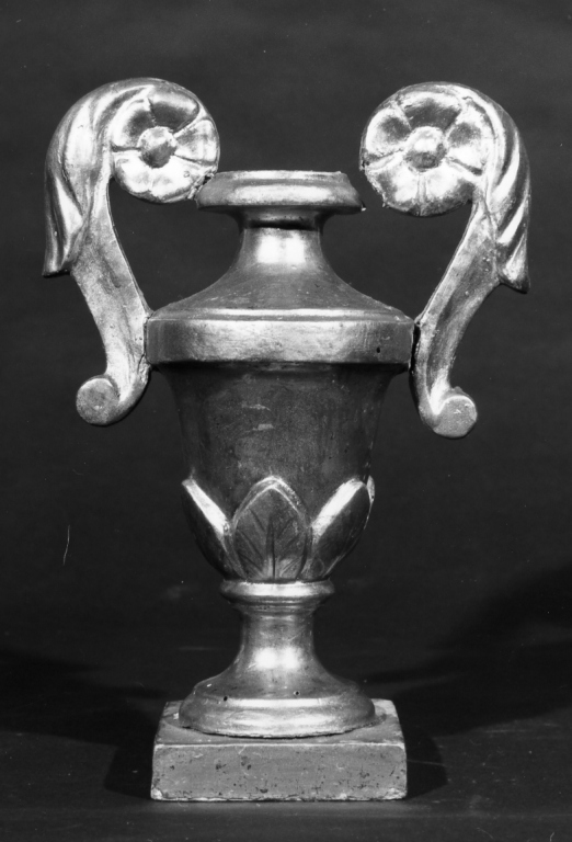vaso d'altare per composizione floreale - ambito romano (fine/inizio secc. XVIII/ XIX)