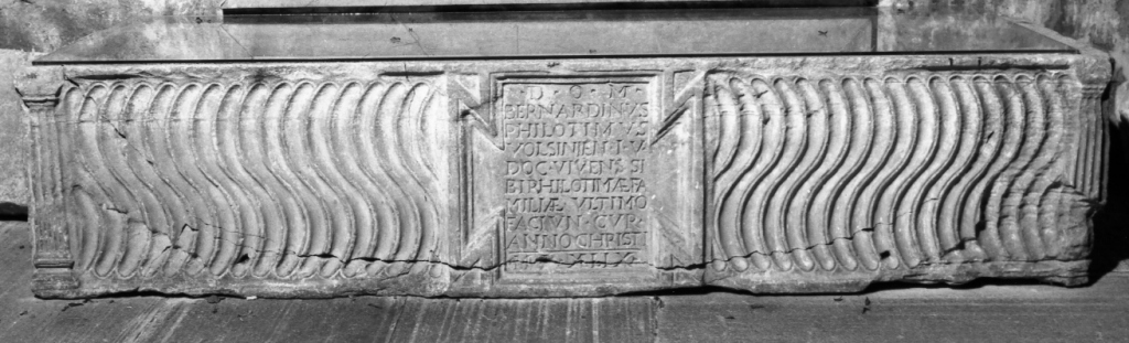 sarcofago - ambito romano (sec. XVI)