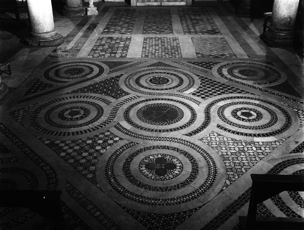 pavimento cosmatesco di Cosmati - ambito romano (secc. XII/ XIII)