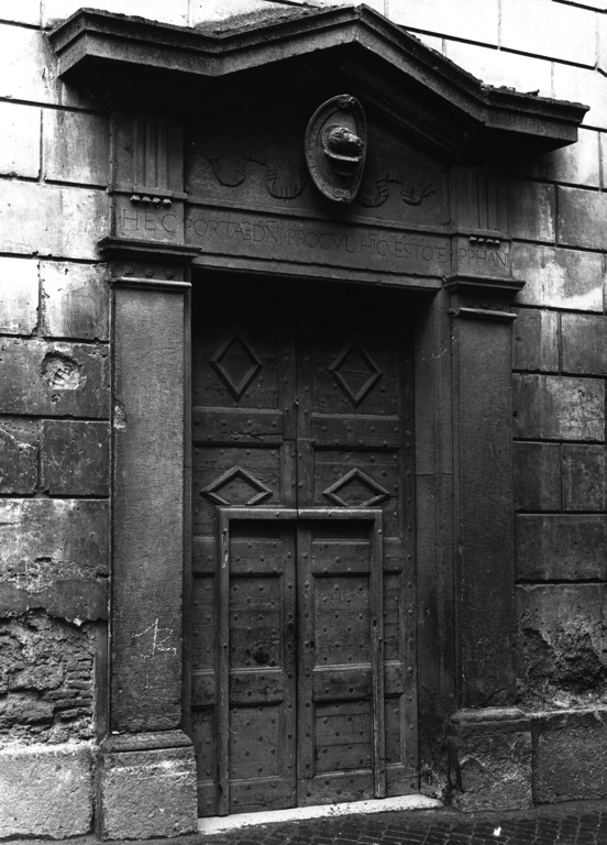 portale - ambito viterbese (seconda metà sec. XVI)