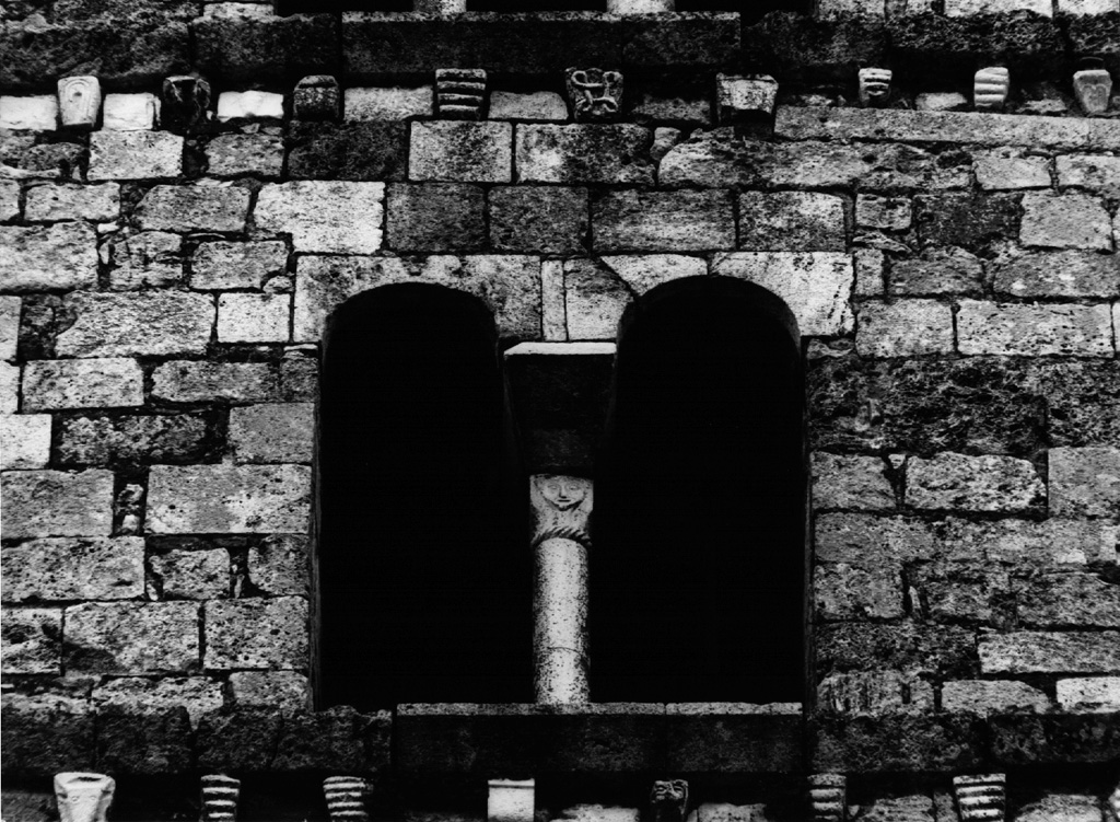 bifora - ambito laziale (sec. XII)