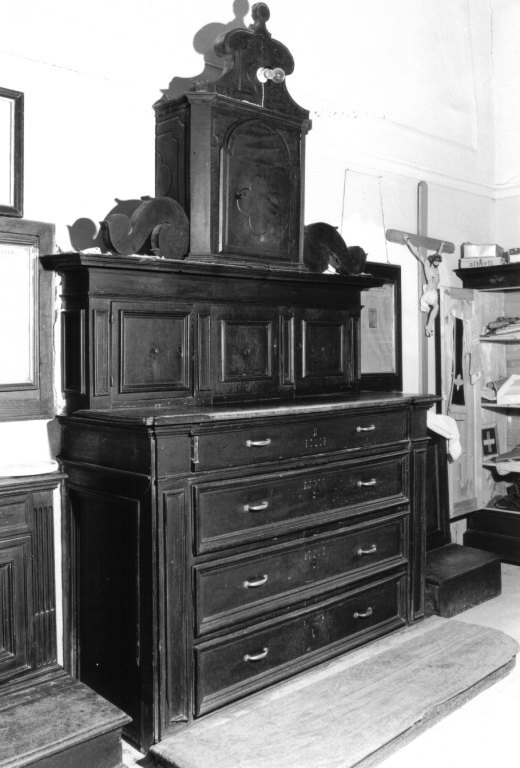 mobile da sacrestia - ambito laziale (sec. XIX)