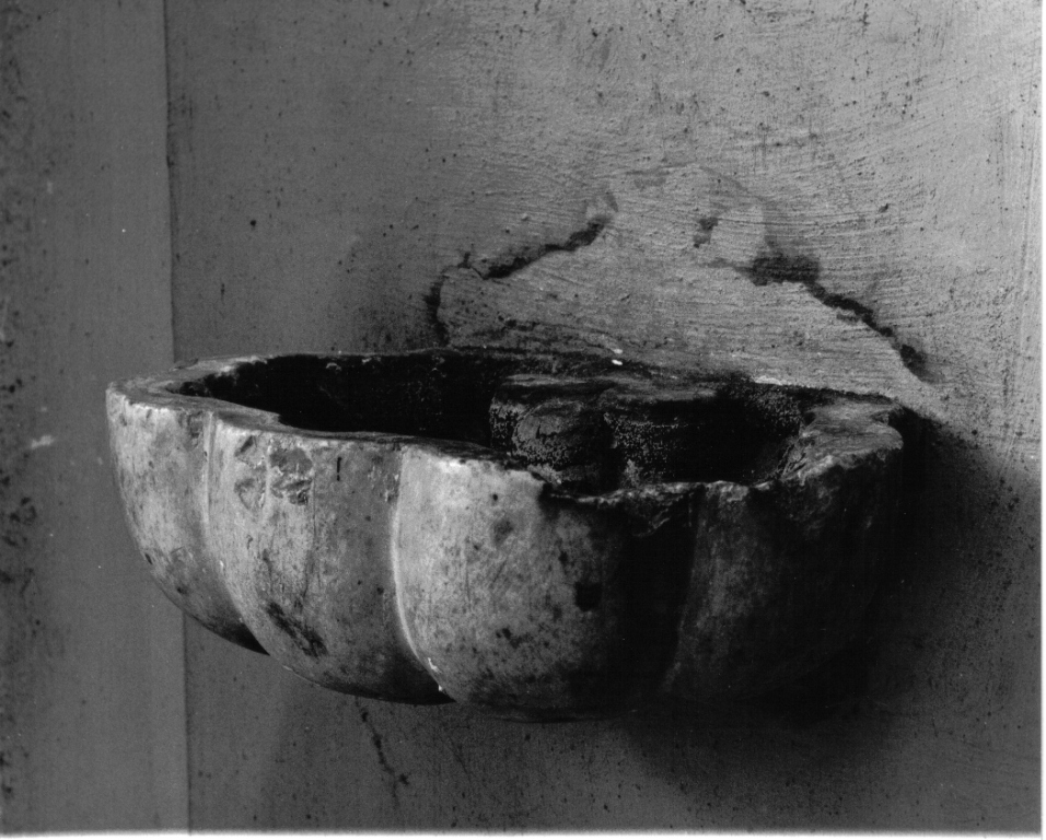 acquasantiera - a conchiglia - ambito laziale (seconda metà sec. XVIII)