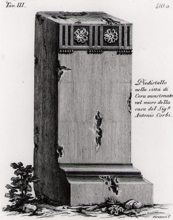 piedistallo nella città di Cori (stampa) di Piranesi Giovanni Battista (prima metà sec. XX)