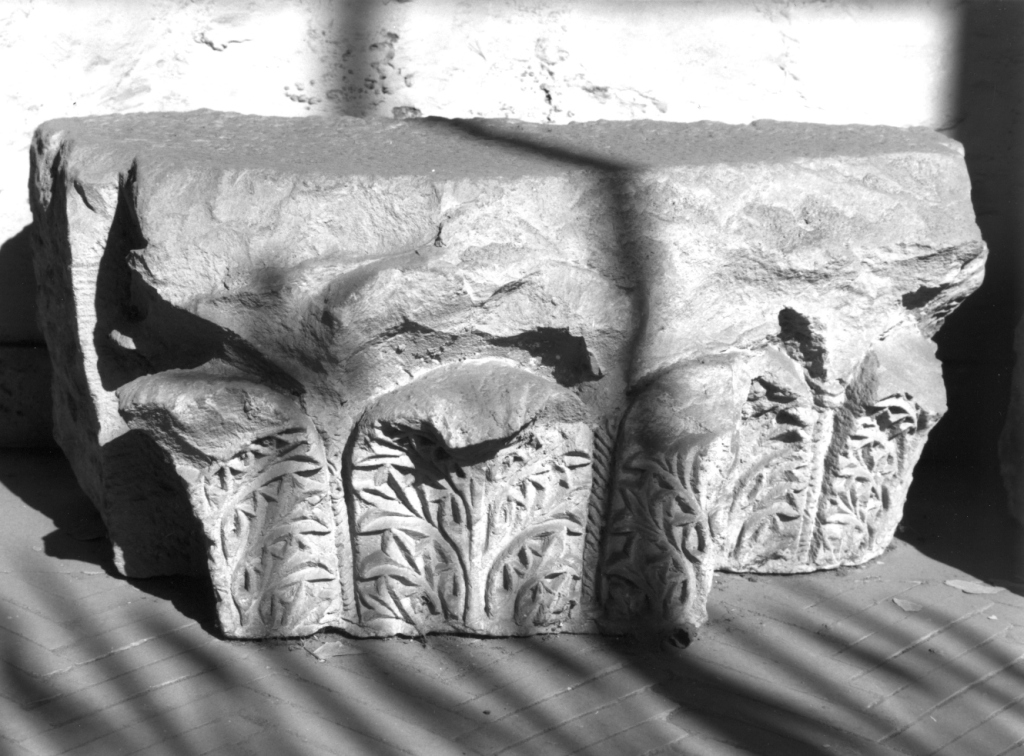 capitello di pilastro, serie - ambito laziale (fine/inizio secc. XI/ XII)