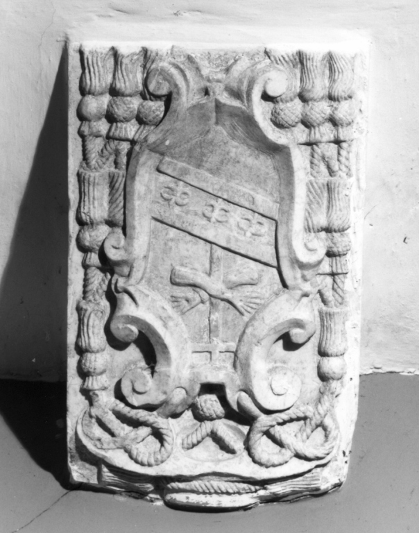 Stemma del vescovo Bernardo Bernardi (rilievo) - ambito laziale (prima metà sec. XVIII)