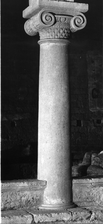 colonna - ambito umbro-laziale (sec. XII)