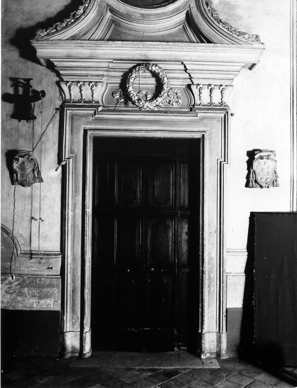mostra di portale, coppia di Fabrizi Gaetano (bottega) (secondo quarto sec. XVIII)