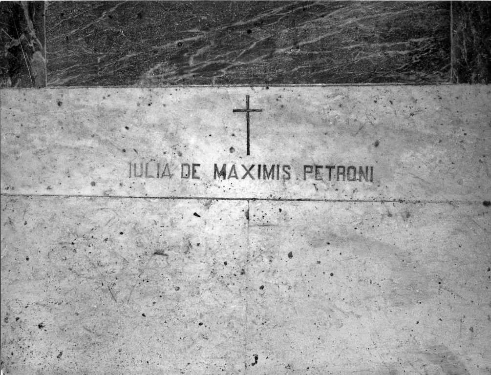 lapide tombale - ambito laziale (sec. XVIII)