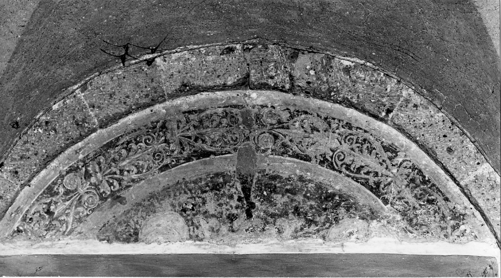 motivi decorativi a candelabra (dipinto, frammento) - ambito laziale (prima metà sec. XVI)