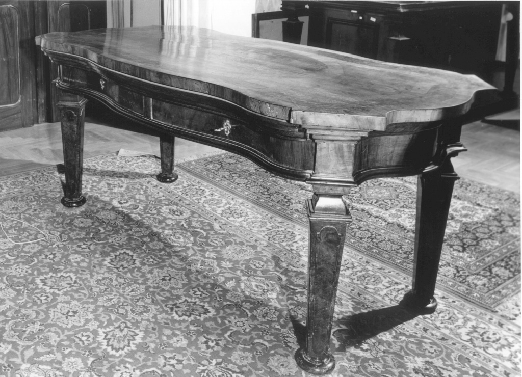 scrivania - manifattura romana (metà sec. XVIII)