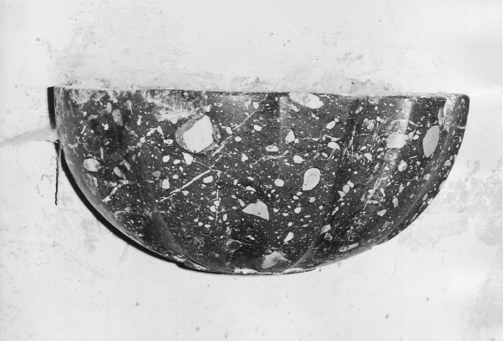 acquasantiera da parete, coppia - ambito laziale (metà sec. XVIII)