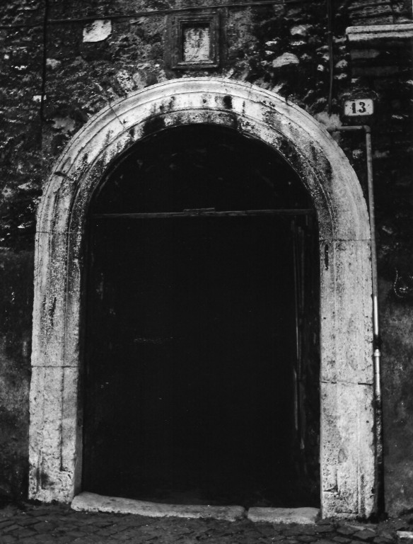 portale - ad arco - ambito laziale (sec. XVII)