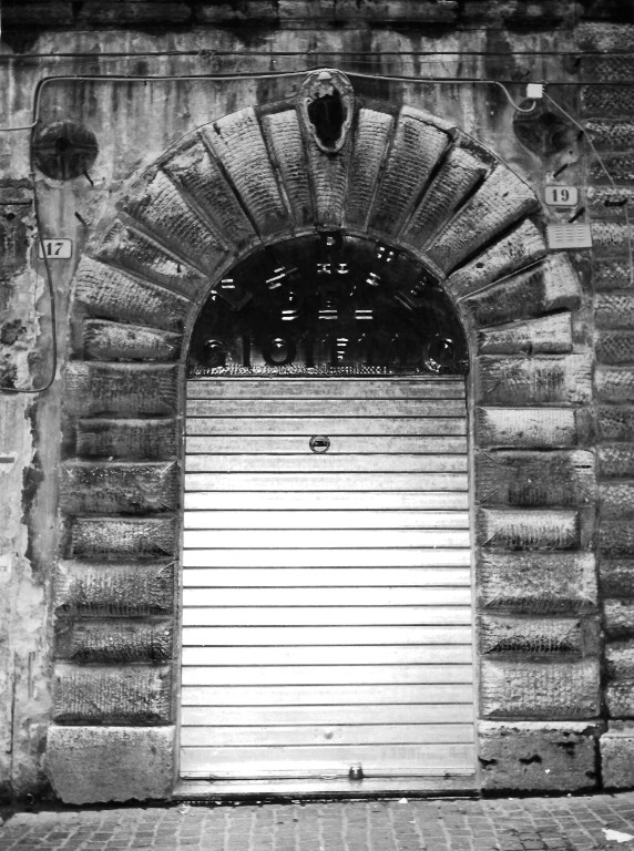 portale - ambito laziale (fine/inizio secc. XVI/ XVII)