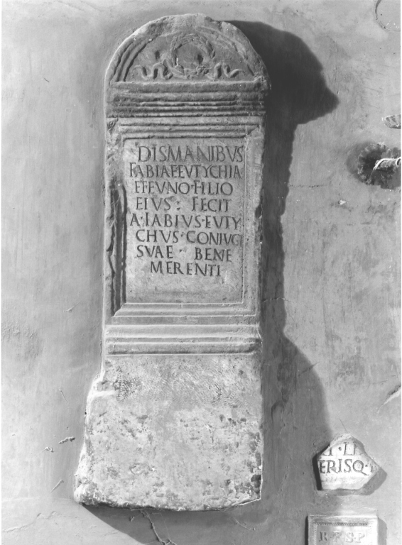 lapide tombale - ambito romano (sec. IV)