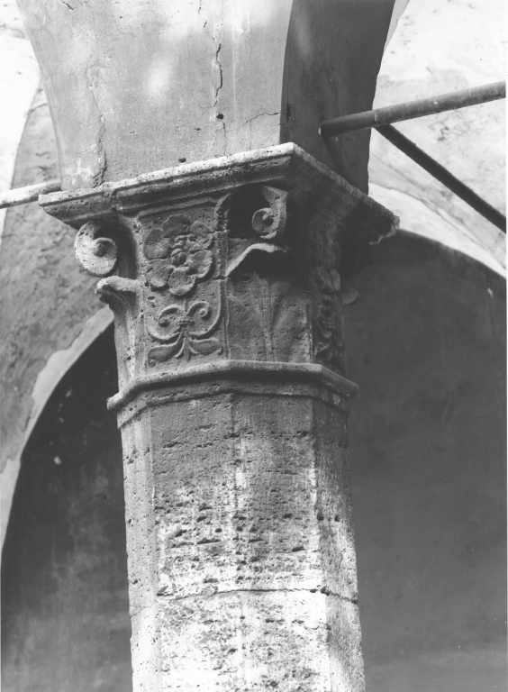 capitello, elemento d'insieme - ambito romano (seconda metà sec. XV)