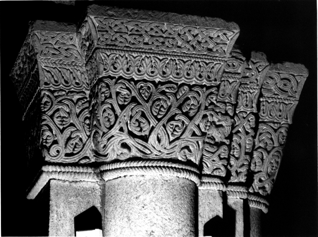 capitello di pilastro - ambito viterbese (seconda metà sec. XII)