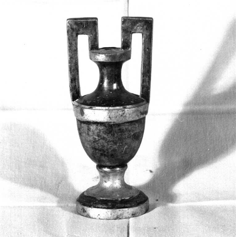 vaso d'altare con composizione floreale, serie - manifattura viterbese (prima metà sec. XIX)
