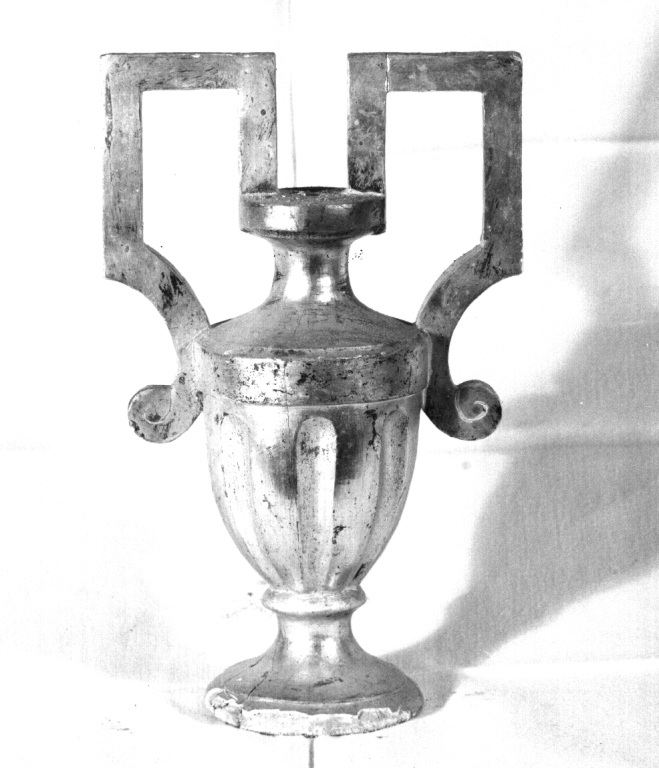 vaso d'altare con composizione floreale - manifattura viterbese (prima metà sec. XIX)