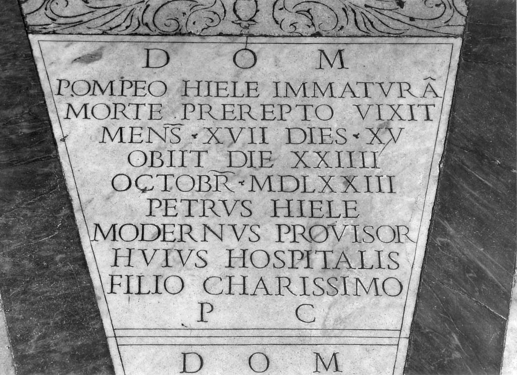 lapide tombale - ambito romano (sec. XVIII)