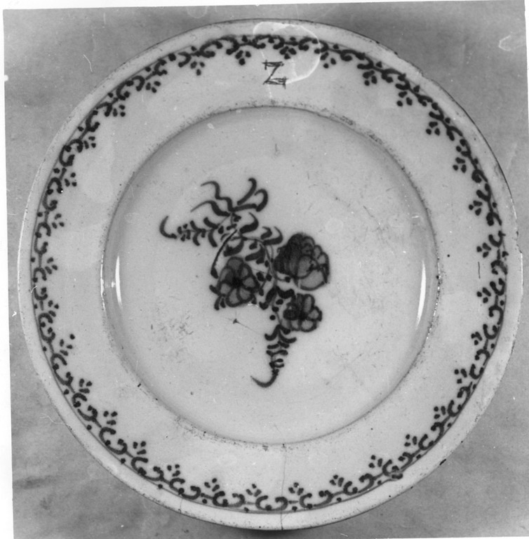 piatto - manifattura Levantino (terzo quarto sec. XVII)