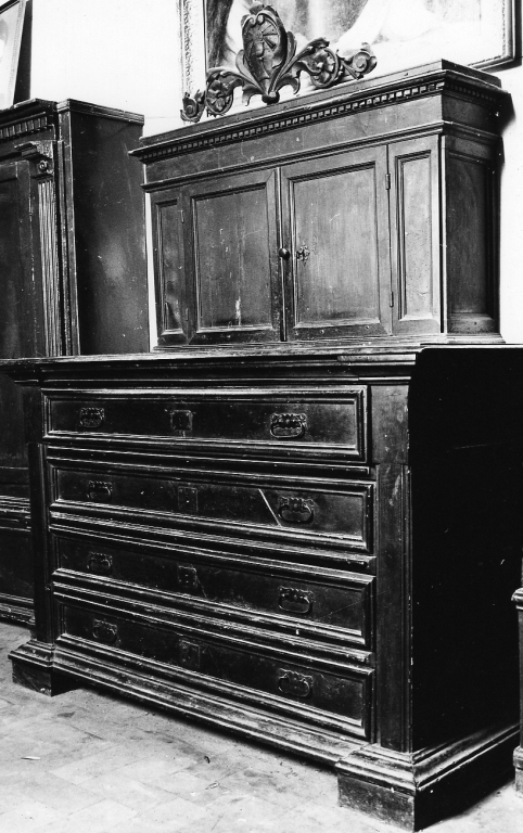 mobile da sacrestia con alzata - ambito laziale (sec. XVIII)