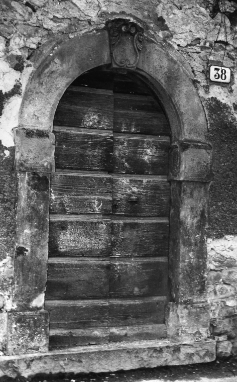 portale - ad arco - ambito laziale (sec. XVIII)