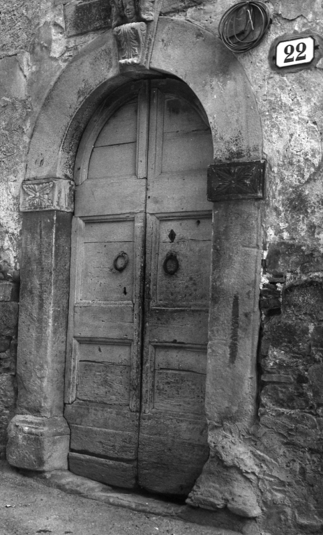 portale - ad arco - ambito laziale (fine/inizio secc. XVII/ XVIII)