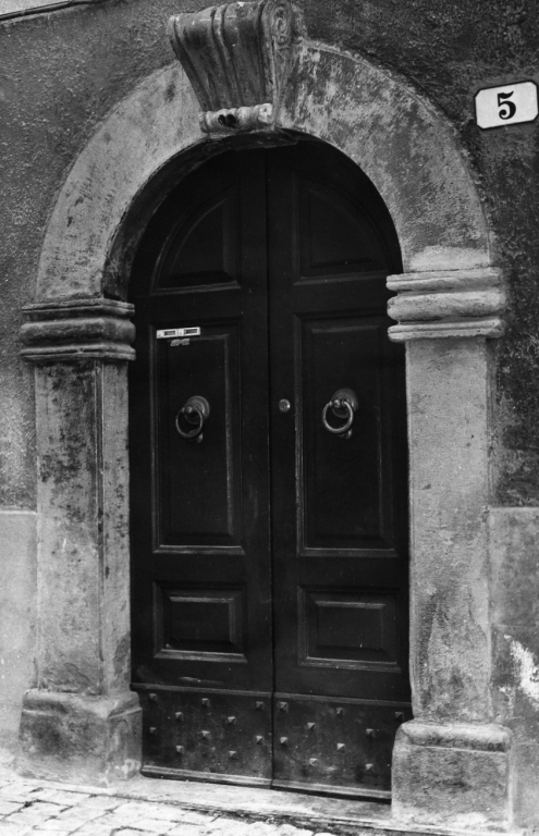 portale - ad arco - ambito laziale (sec. XVIII)